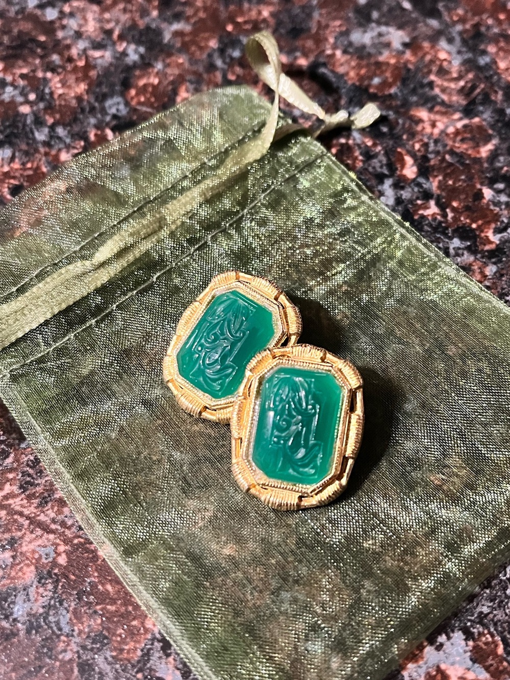 Gold and Emerald Green Jade Vintage-Style costume jewelry Clip on Earrings